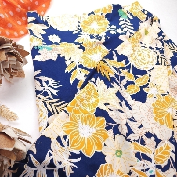 Elisabeth & Nicole Blue Yellow White Floral Skirt Sz L - Picture 2 of 9